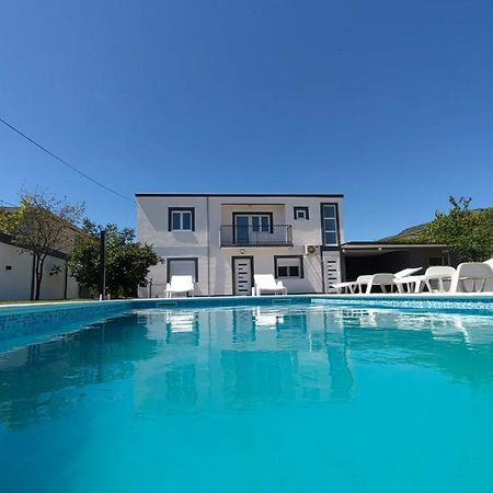 מוסטר Villa Sara מראה חיצוני תמונה