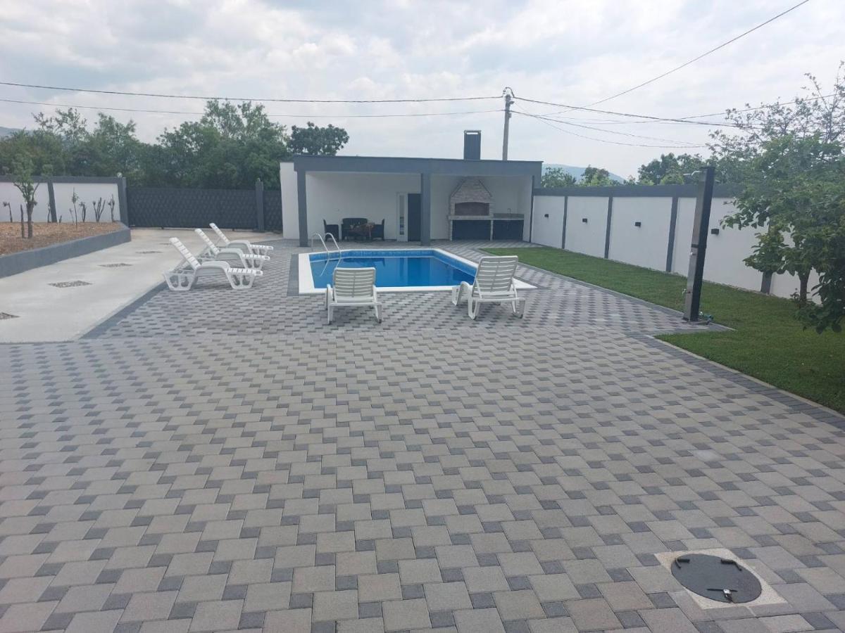 מוסטר Villa Sara מראה חיצוני תמונה