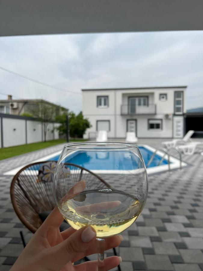 מוסטר Villa Sara מראה חיצוני תמונה