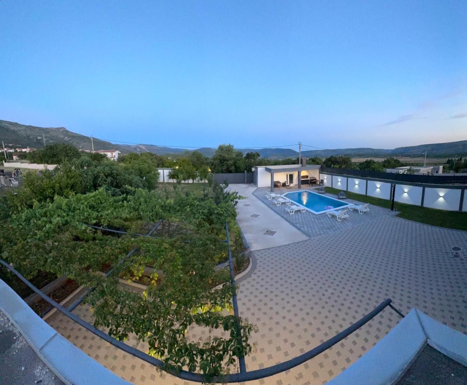מוסטר Villa Sara מראה חיצוני תמונה