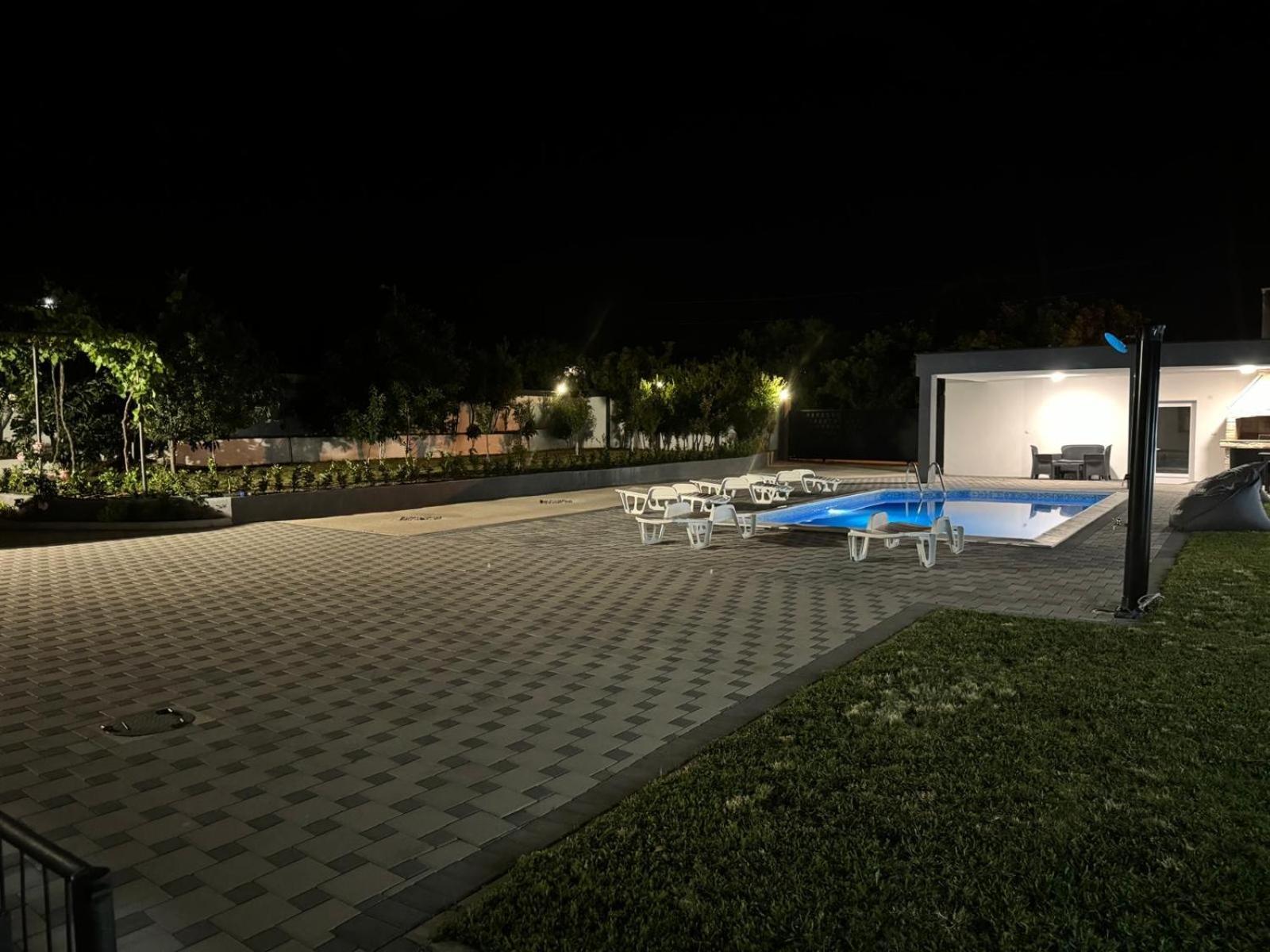 מוסטר Villa Sara מראה חיצוני תמונה