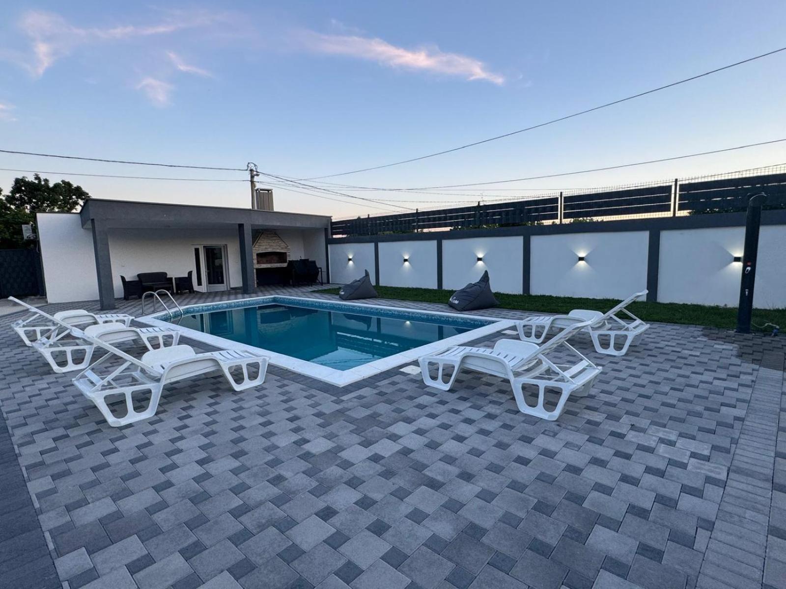 מוסטר Villa Sara מראה חיצוני תמונה